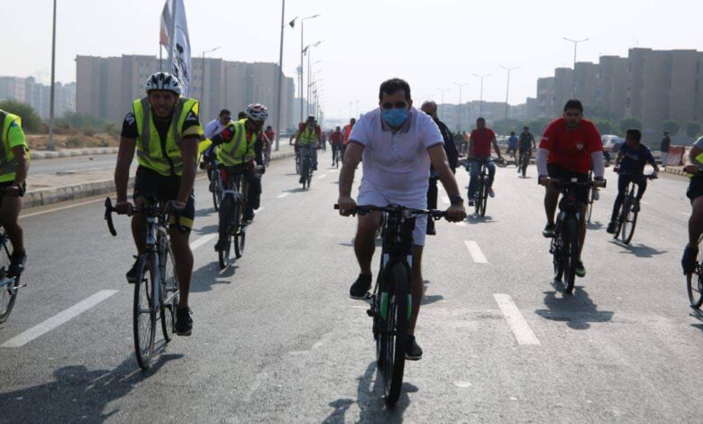 وزير الرياضة يشارك بماراثون الدراجات بالشروق