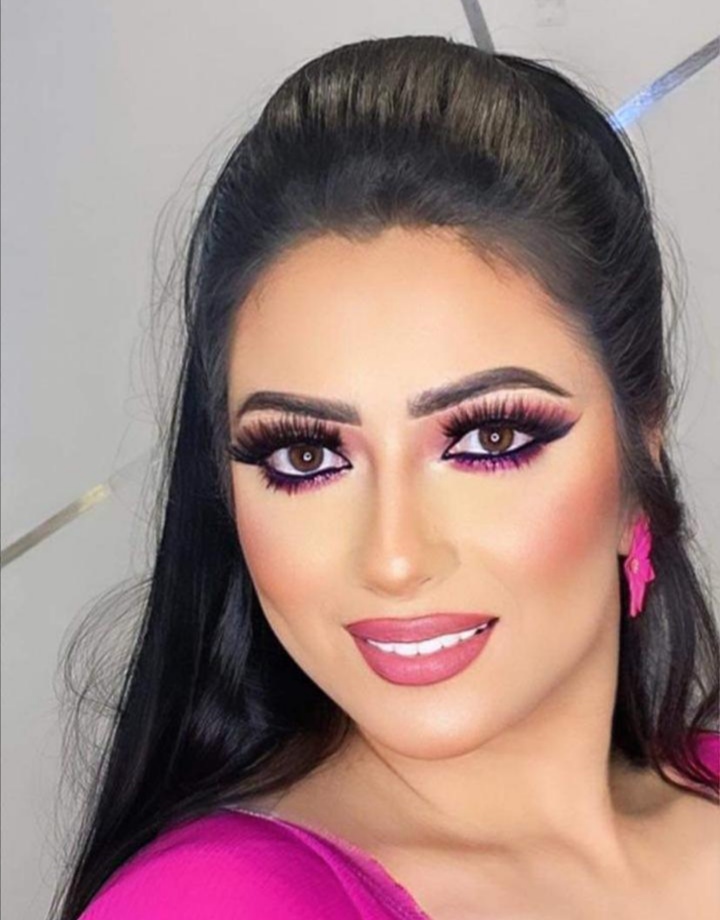 الفنانة هبة غندر