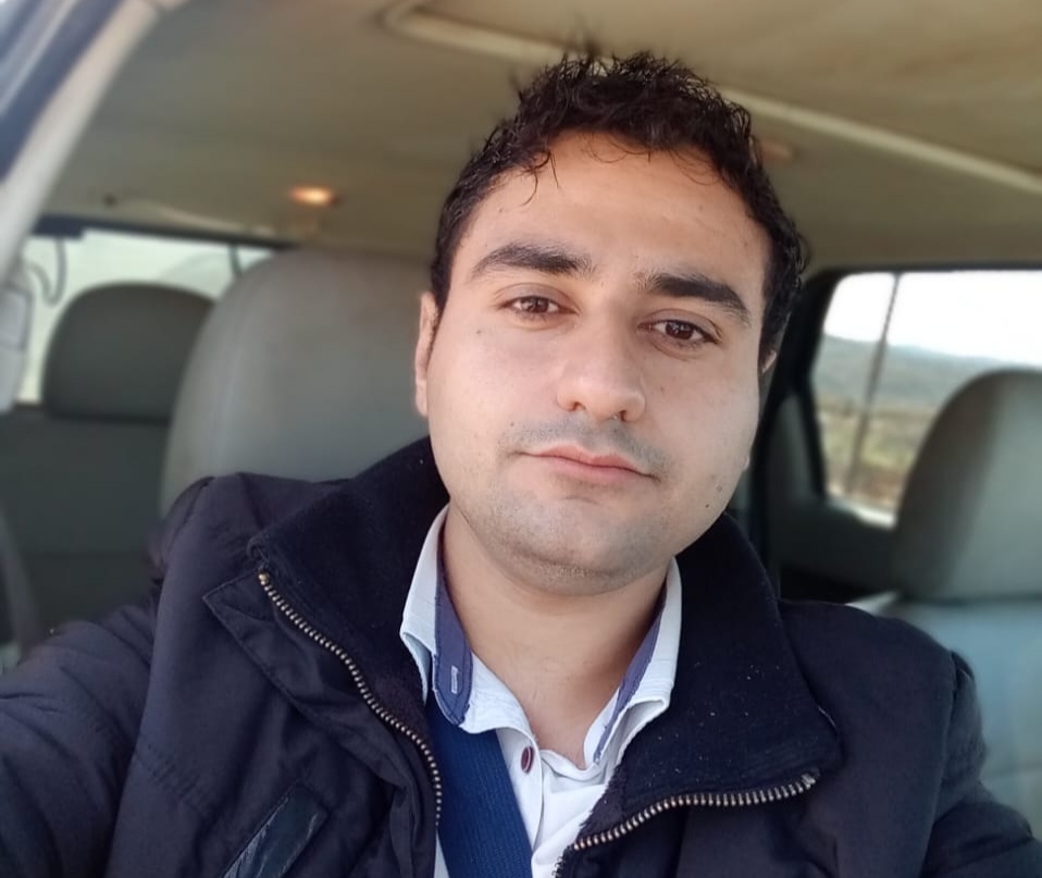 الكاتب عدنان خضر